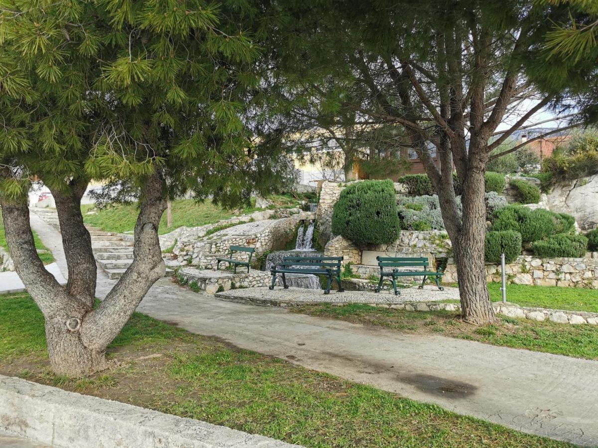 3 Bedrooms Apartman Dmt Kastela Exterior photo