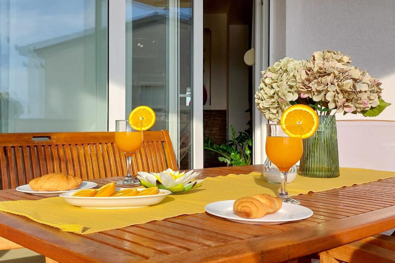 3 Bedrooms Apartman Dmt Kastela Exterior photo