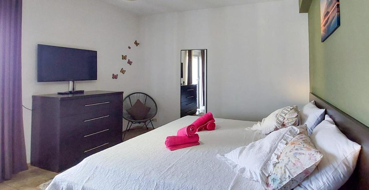 3 Bedrooms Apartman Dmt Kastela Exterior photo