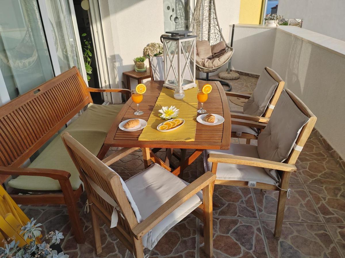 3 Bedrooms Apartman Dmt Kastela Exterior photo